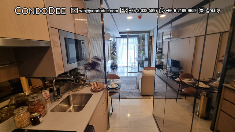This 1.5-bedroom new condo in Asoke is available now at a discounted price in Walden Asoke condominium located on Sukhumvit 23 near Srinakharinwirot University.