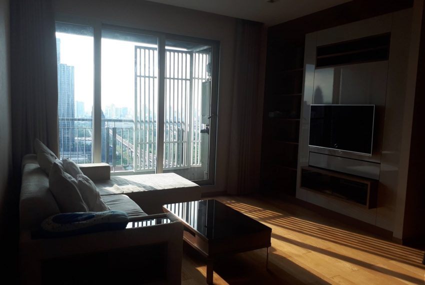 Address Asoke high floor for rent - living room