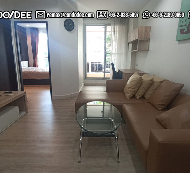 Affordable Condo BTS Ekkamai Sale living room