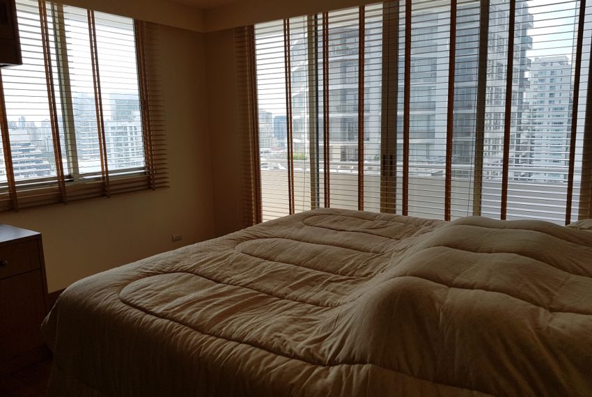 Asoke Place Condominium 3-bedroom for rent - king bed