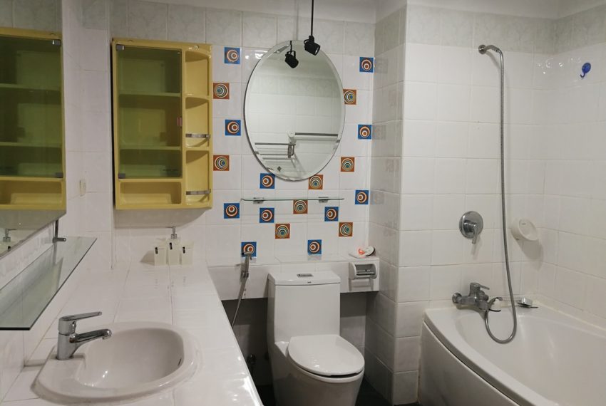 Asokeplace-1b1b-Bathroom