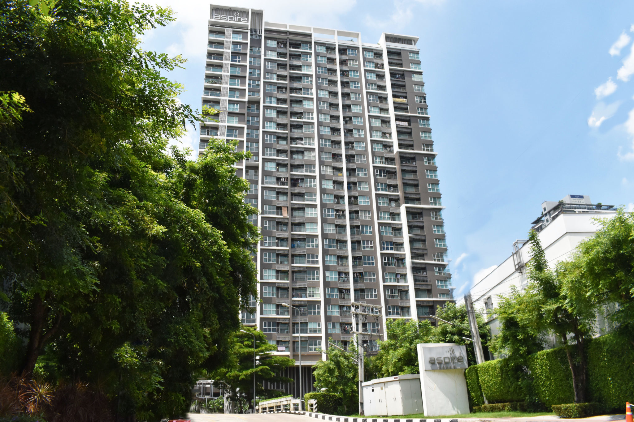 Aspire Rama 9 Bangkok condo for sale near Rama 9 MRT was completed in 2014. It was developed by AP (Thailand) Public Company Limited,