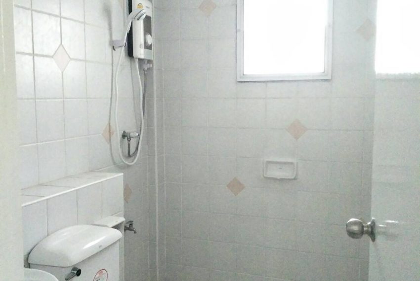 Baan Klang Muang- bathroom1
