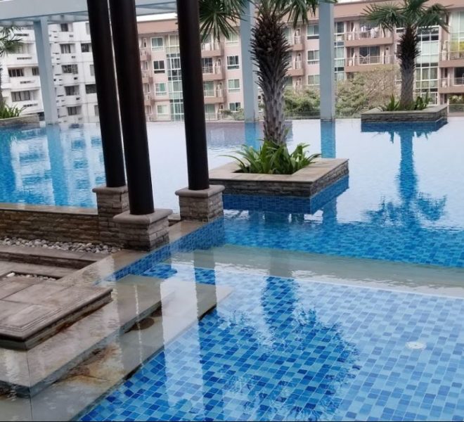 Baan Siri 24 condominium near BTS Phrom Phong - swimming pool