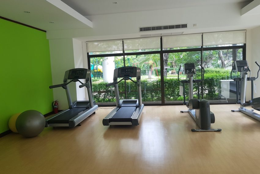 Baan Suanpetch condo in Sukhumvit 39 - gym
