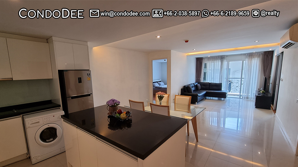 This Bangkok condo in Ekkamai for sale is available now in Le Nice condominium on Sukhumvit 63.
