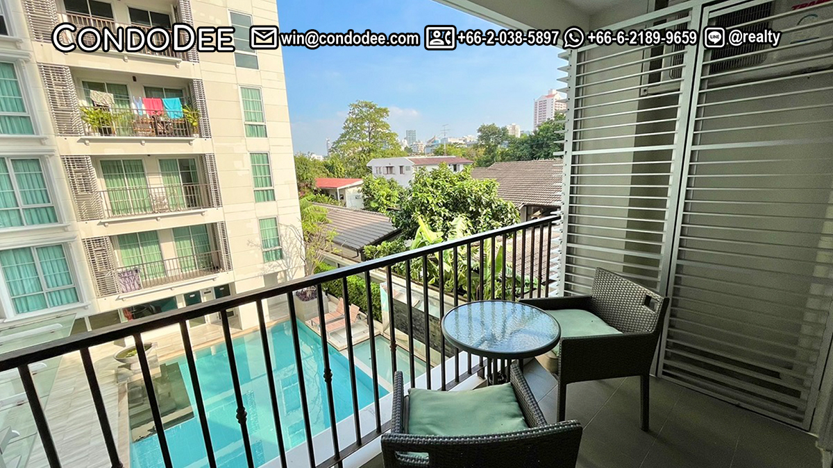 This Bangkok pet-friendly condo with a pool view is available now in Maestro Sukhumvit 39 condominium in Phrom Phong