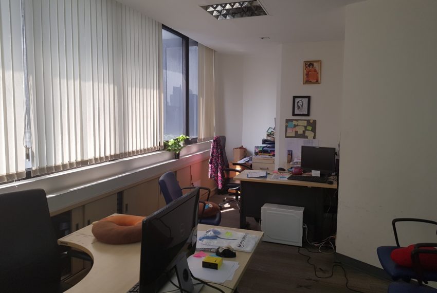 Chamnan Phenjati Business Center - big room for manager