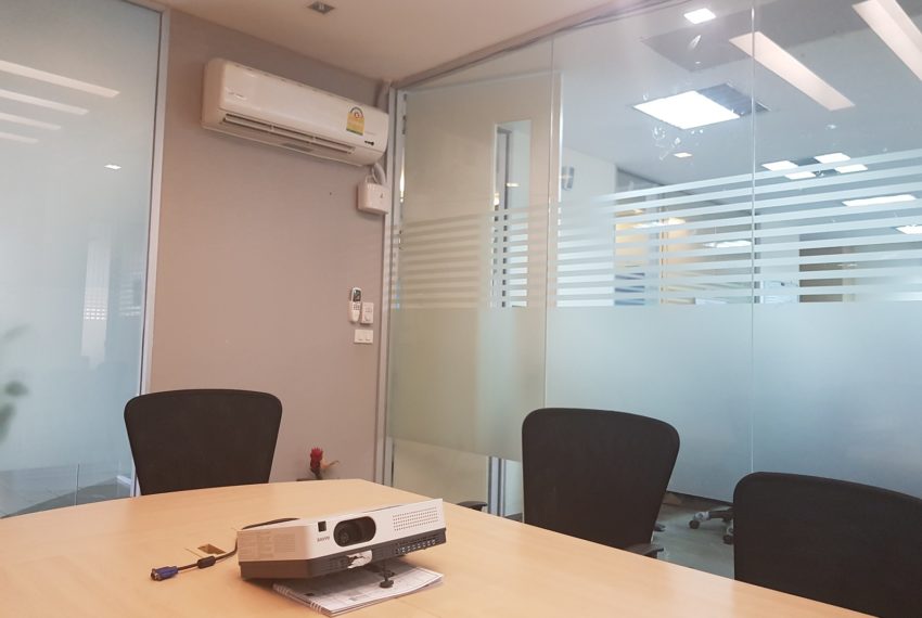 Chamnan Phenjati Business Center - meeting room
