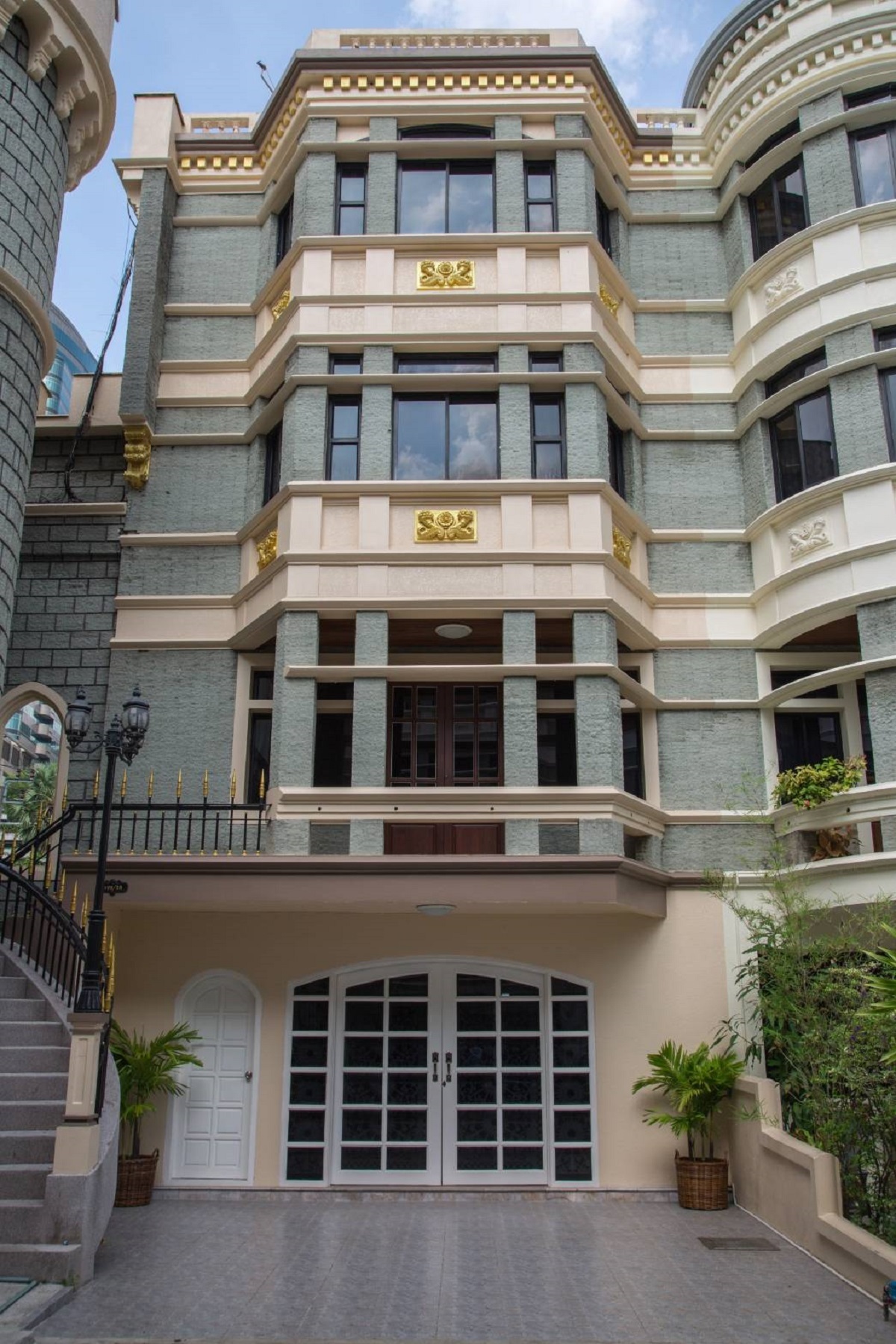 4-story townhouse for rent in Asoke - 3-bedroom - Chicha Castle