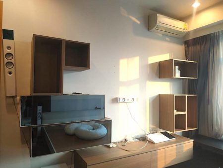 Flat for Sale in Circle Condominium - 1 bedroom -  mid-floor