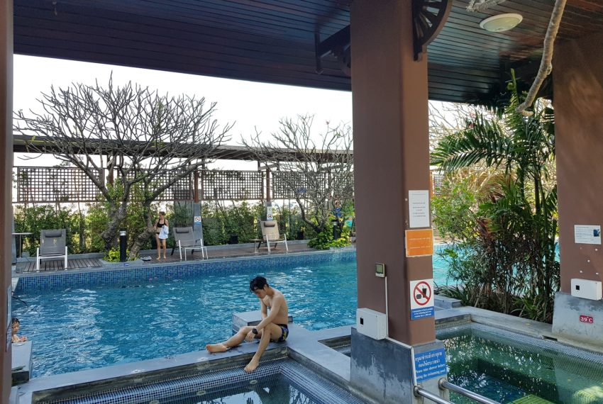 Circle Condominium Phetchaburi - swimming