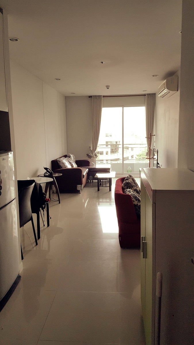 Cheap Condo for Sale With Tenant in Asoke - 1-Bedroom Low Floor