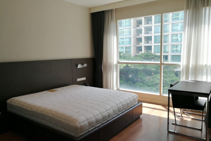 Condo for Sale in The Address Chidlom - Affordable 2-Bedroom - king bed