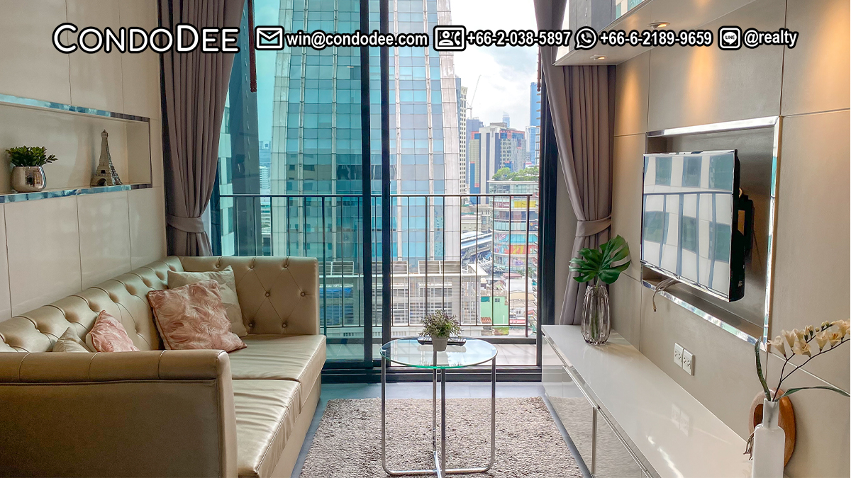 This corner condo near Sukhumvit MRT is available now in Edge Sukhumvit 23 luxury condominium built by Sansiri PCL