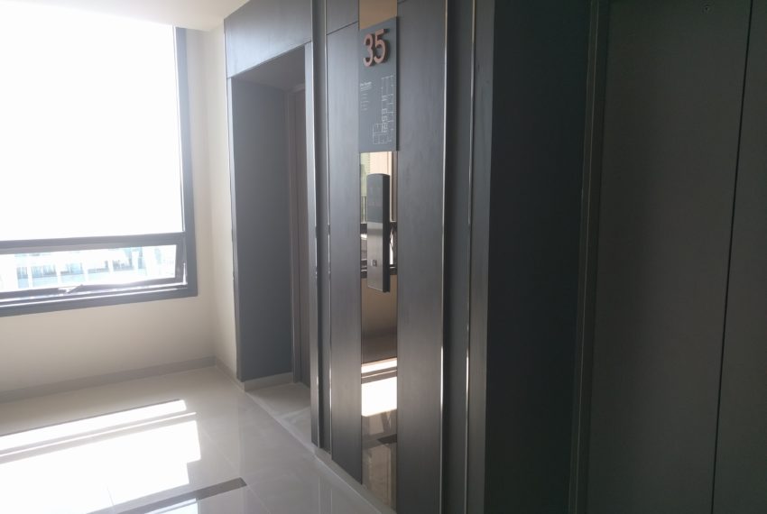 Edge-Sukhumvit-23-modern-elevator