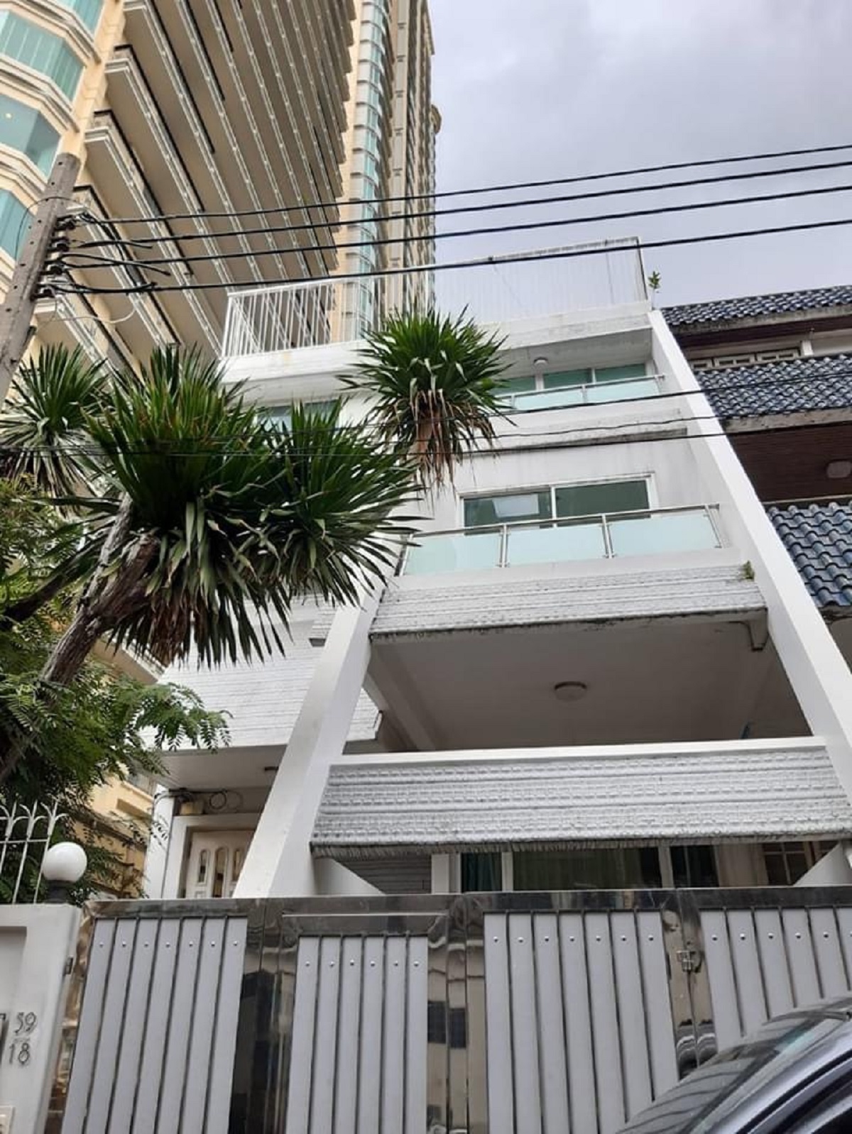 Townhouse for rent in Sukhumvit 31 - 4.5-story - 6-bedroom