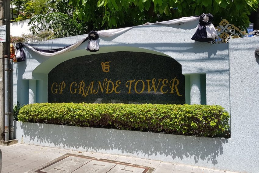 GP Grande Tower Sukhumvit 23 sign