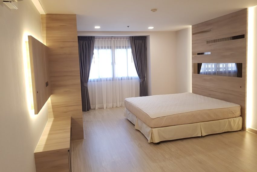GP Grande type A 3b4b - king bed in bedroom