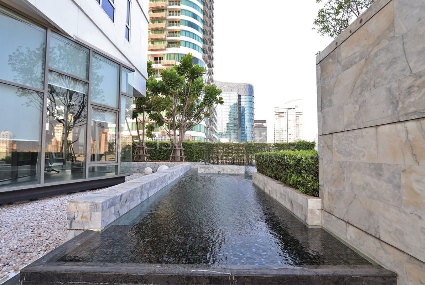 HQ Thonglor by Sansiri condominium - swimmin garea