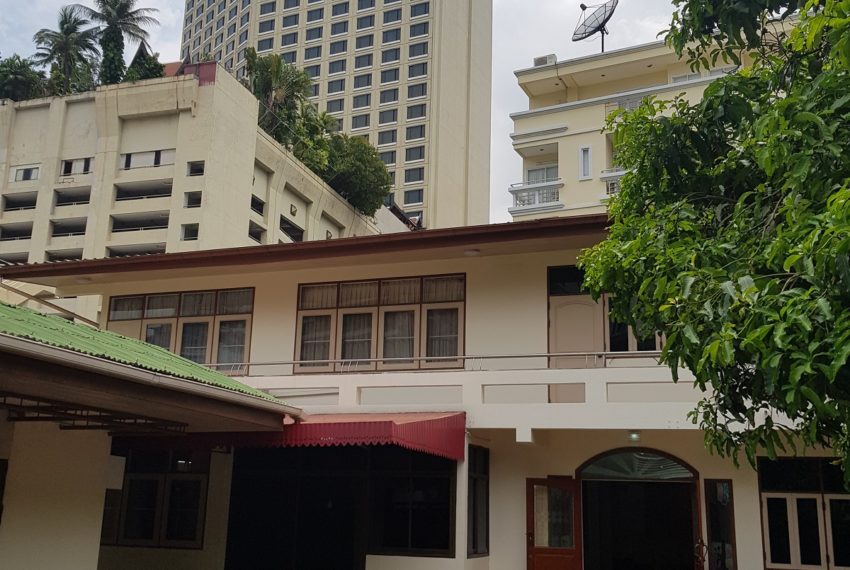 House for rent in Sukhumvit 14 - 2-story - 100 m from BTS Asoke 