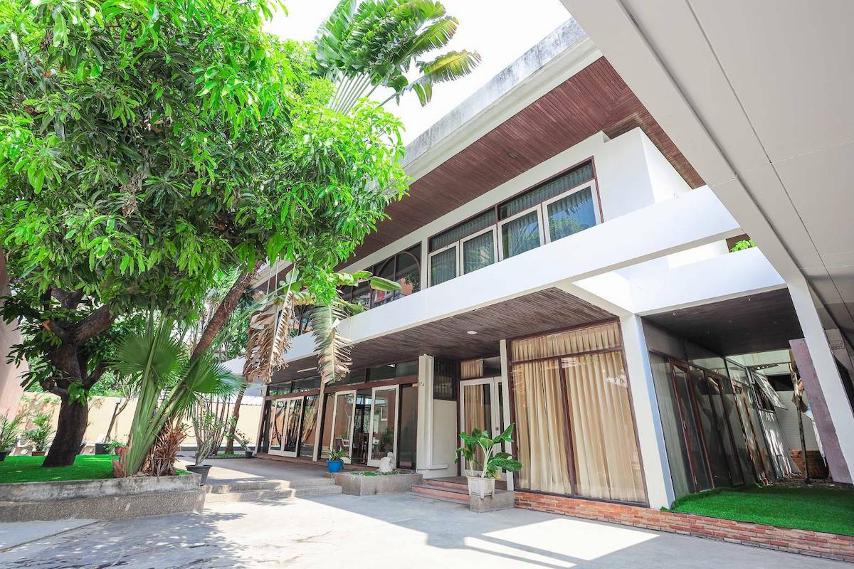 House for rent at Sukhumvit 38 – 4-bedroom – private swimming pool – near Thonglor BTS
