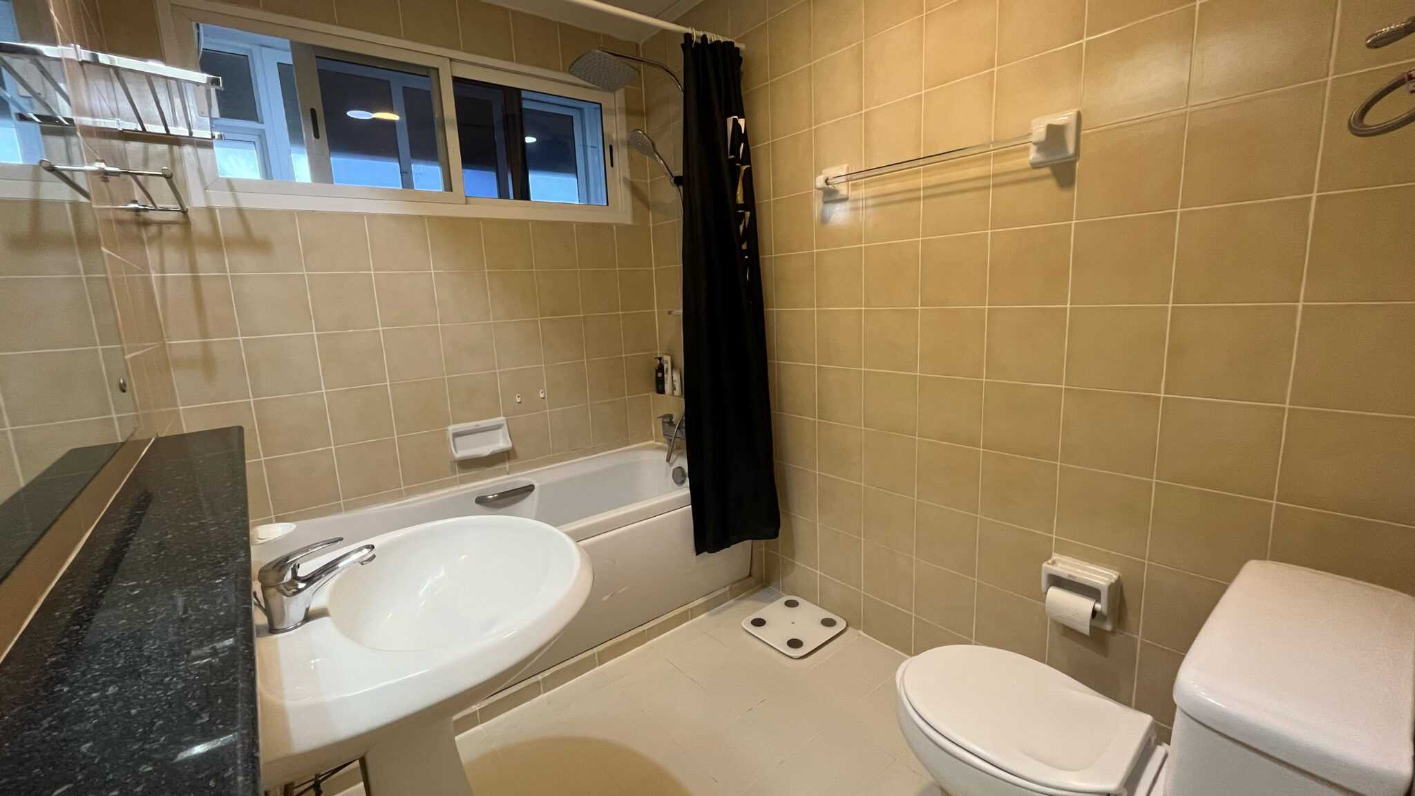 This high-floor condo is like new and it's available now at The Waterford Diamond popular condominium near BTS Phrom Phong