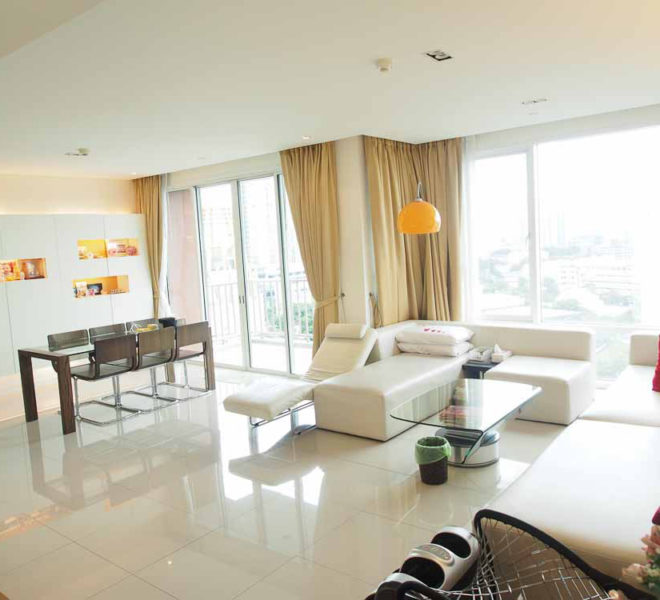 3-bedroom condo in Sukhumvit 59 - mid-floor - 150 m BTS - Fullerton condominium