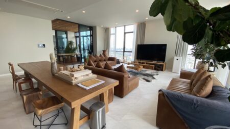 This luxury new pet-friendly condo is available now in The Monument Thong Lo super-luxury condominium on Sukhumvit 55
