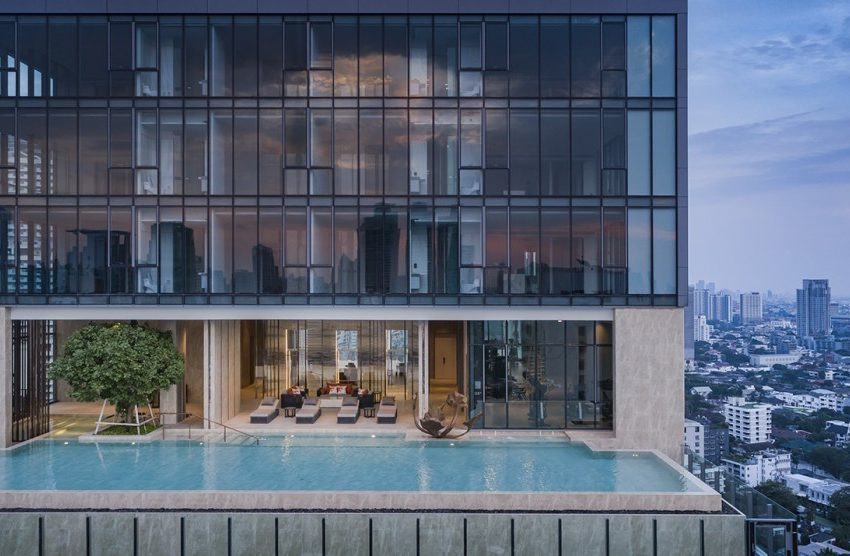 Kraam Sukhumvit 26 condominium - infinity pool