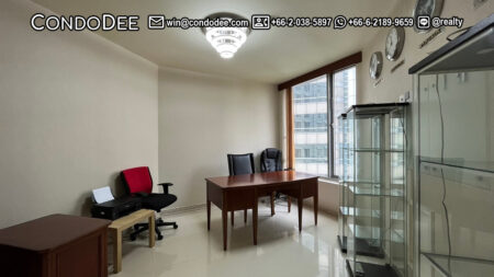 This large apartment on Wireless Road in Bangkok is available now in All Season Mansion near BTS Ploenchit