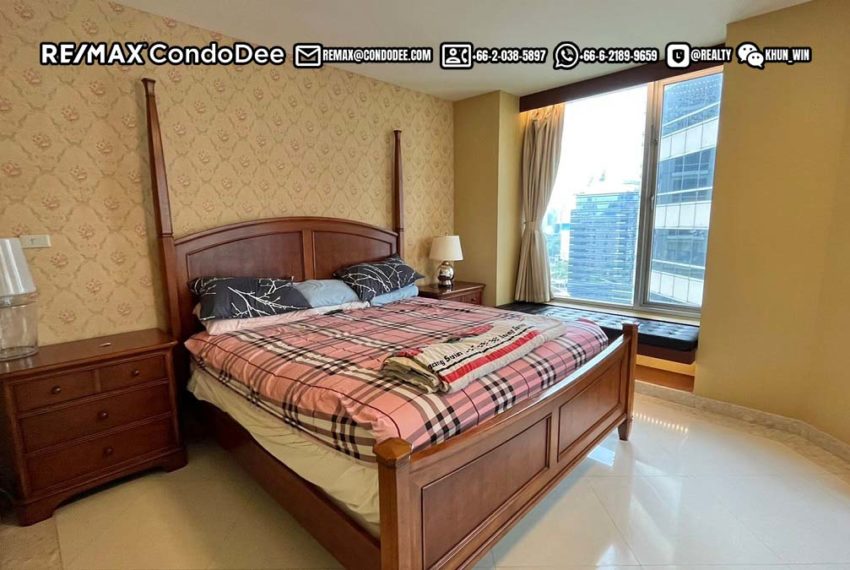 Large apartment sale Wireless Road Bangkok - master bed
