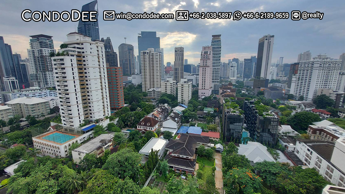 This large condo requires renovation and it's available now in Richmond Palace Sukhumvit 43 condominium near BTS Phrom Phong