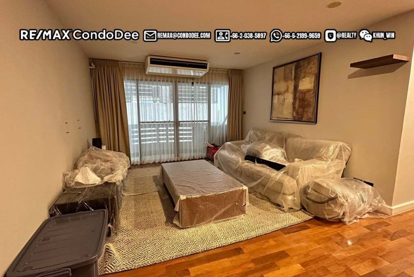 Large condo sale Thonglor Bangkok 2-bedroom - living