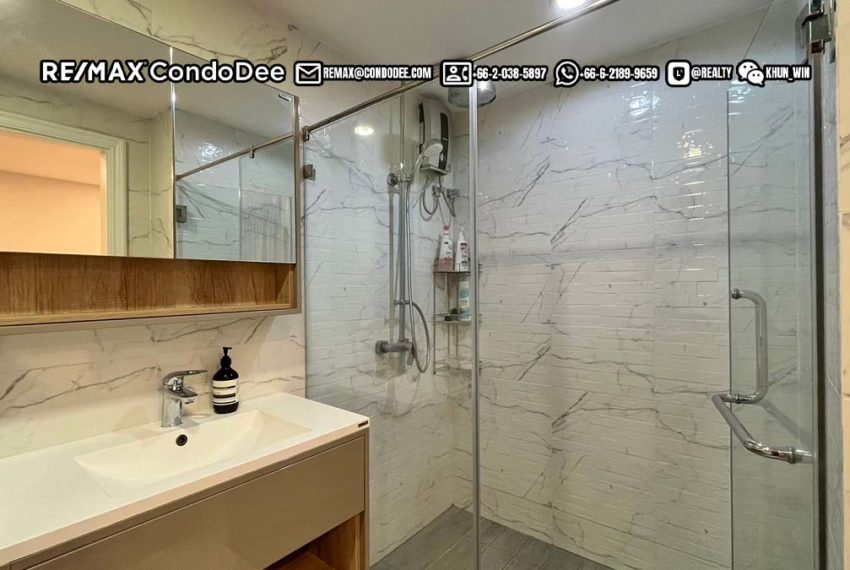 Large condo sale Thonglor Bangkok 2-bedroom - master bathroom