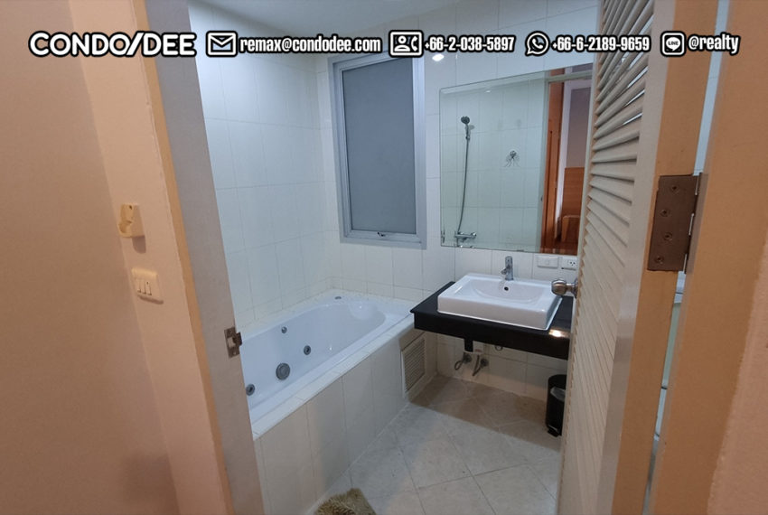 Large duplex condo in Asoke bathroom