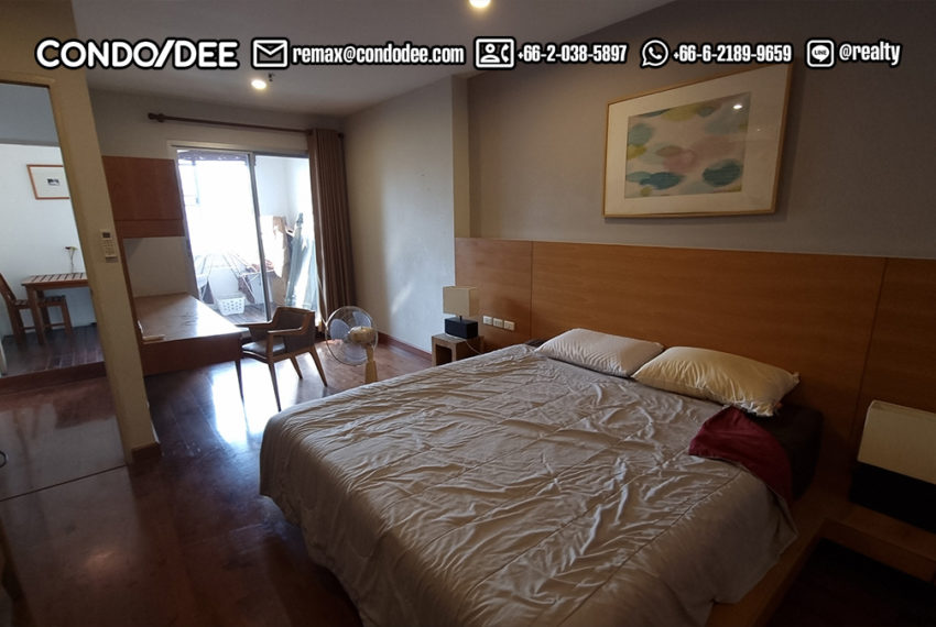 Large duplex condo in Asoke bed