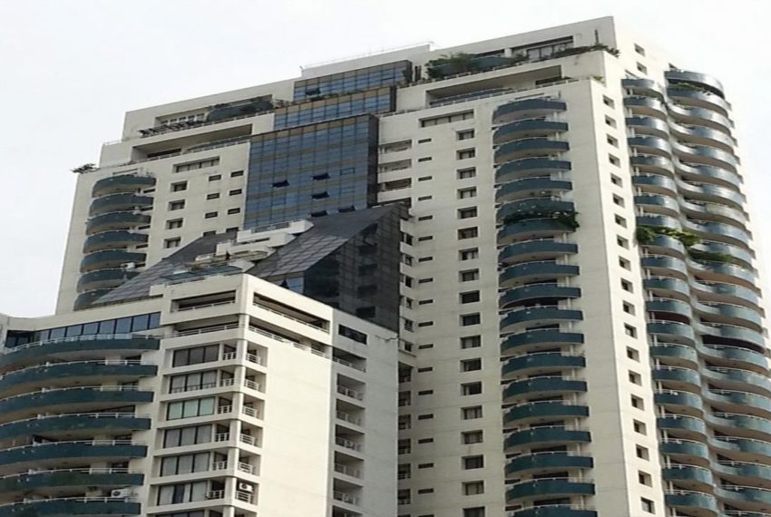Las Colinas Condominium in Asoke - building TOP