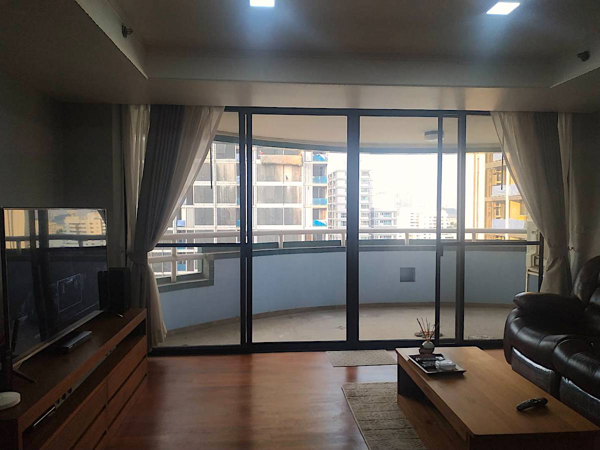 Large condo for sale near Asoke BTS - 3 balconies - high floor - Las Colinas