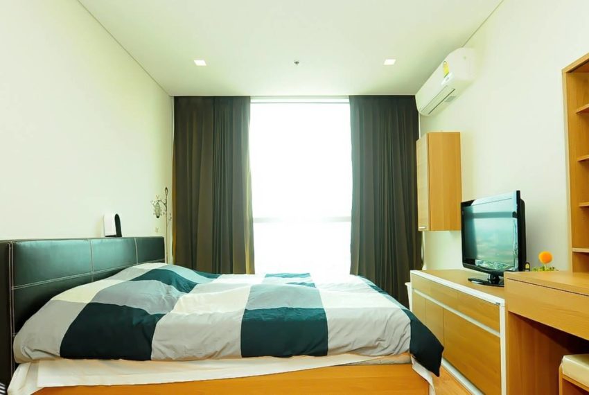 Le Luk Condominium near Phra Khanong BTS - 1bedroom-Sale - High Floor - bed