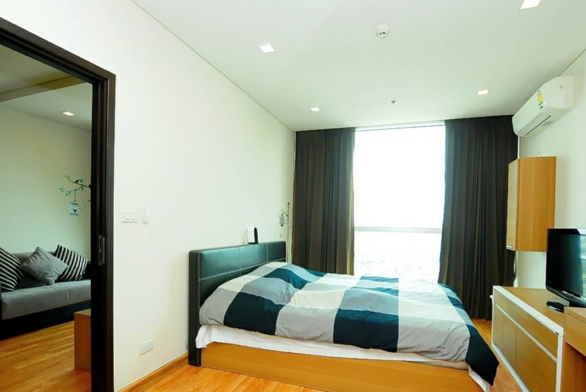 Le Luk Condominium near Phra Khanong BTS - 1bedroom-Sale - High Floor - bedroom big
