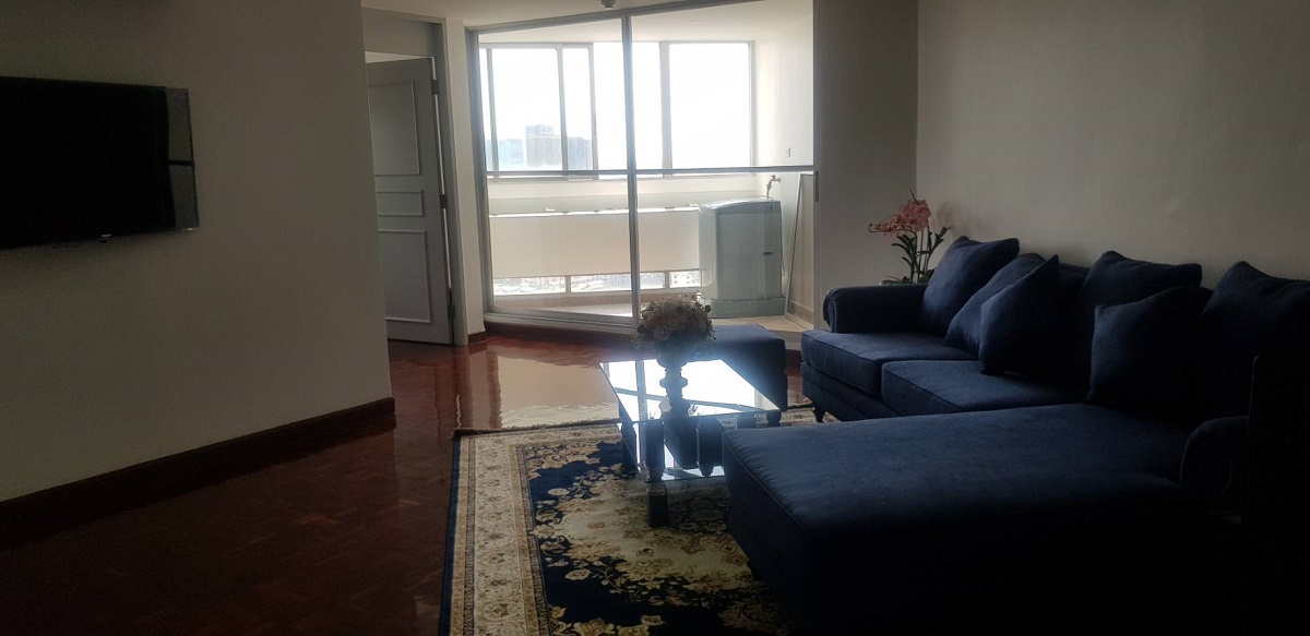 Large room and kitchen condo for rent in Ekkamai - 1-bedroom - high floor - Tai Ping Towers