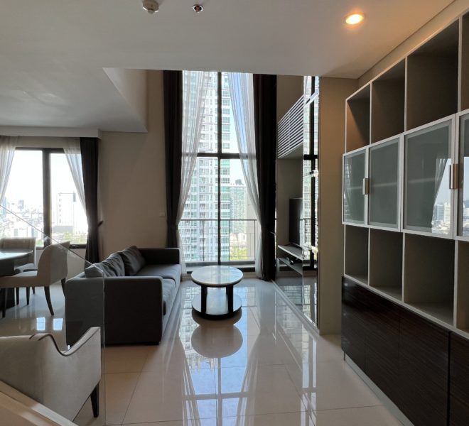 Duplex Condo For Sale in Bangkok Near MRT and Airport Link - Villa Asoke Livingroom-3