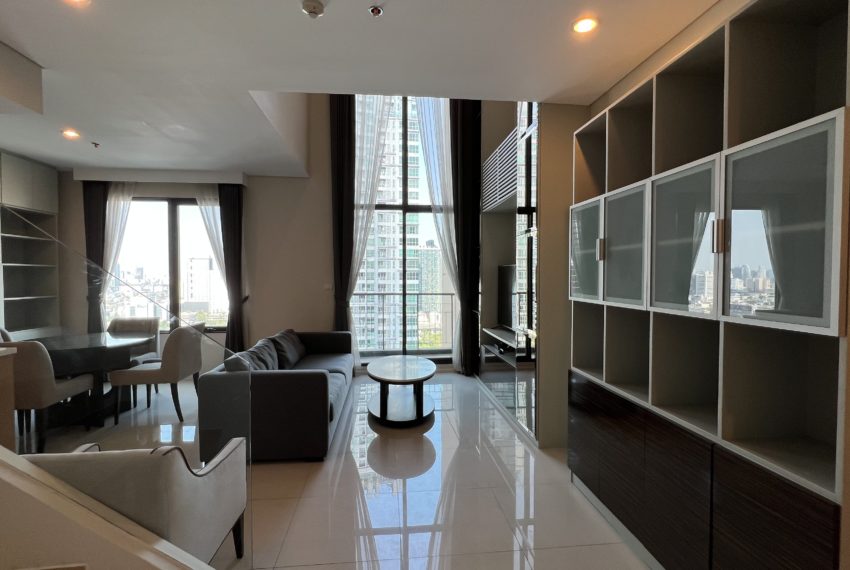 Duplex Condo For Sale in Bangkok Near MRT and Airport Link - Villa Asoke Livingroom-3