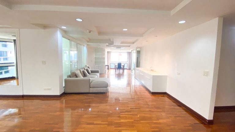 Large Bangkok apartment with river-view for sale - 3-bedroom - -recently renovated - President Park Sukhumvit 24 condominium in Phrom Phong