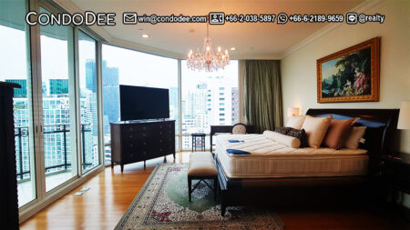 This luxury apartment is available now on a high floor in the Royce Private Residences luxury condominium on Sukhumvit 31 in Bangkok CBD
