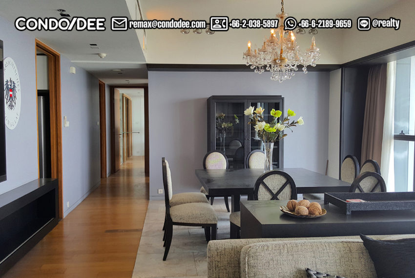 Luxury apartment sale sathorn high floor - living room