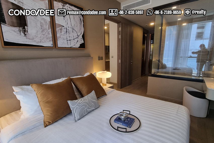 Luxury new condo Sukhumvit 21 Asoke Celes bed