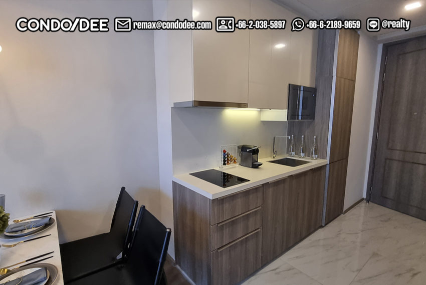 Luxury new condo Sukhumvit 21 Asoke Celes kitchen