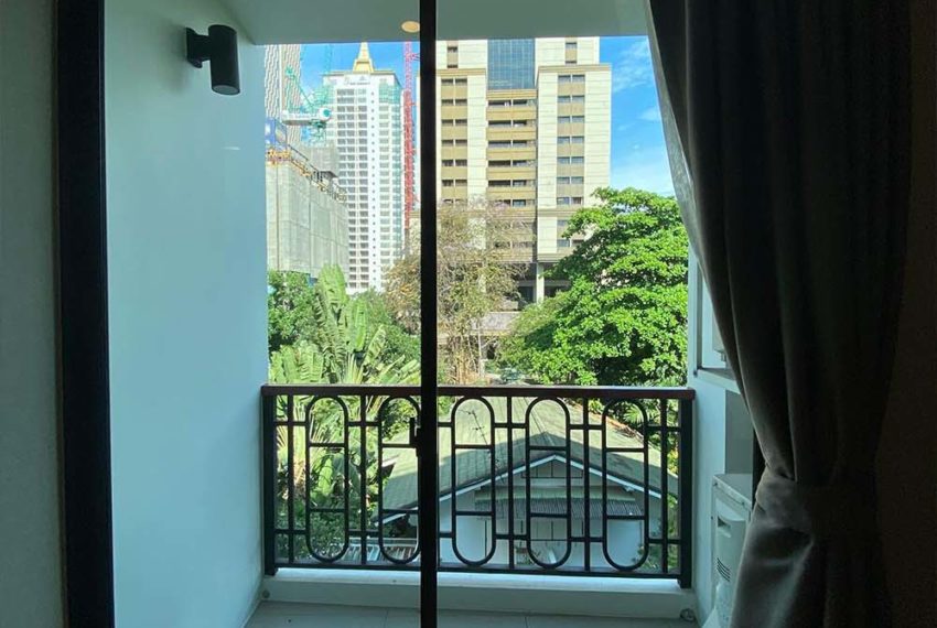 Luxury new condo sale langsuan bangkok - balcony